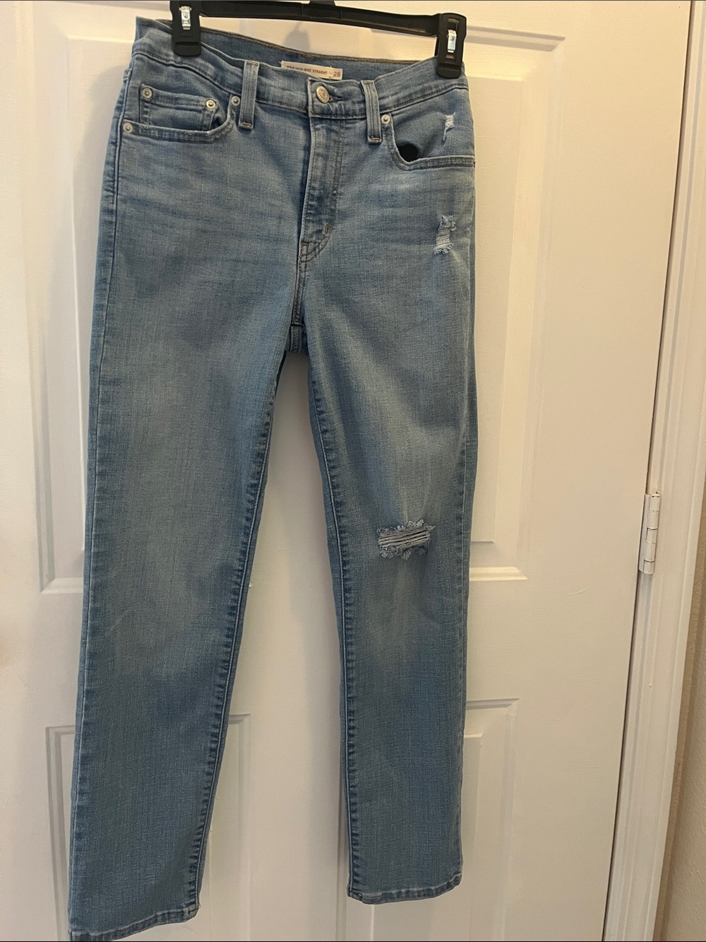 Levi's Light Blue Skinny Jeans with Distressed Knee